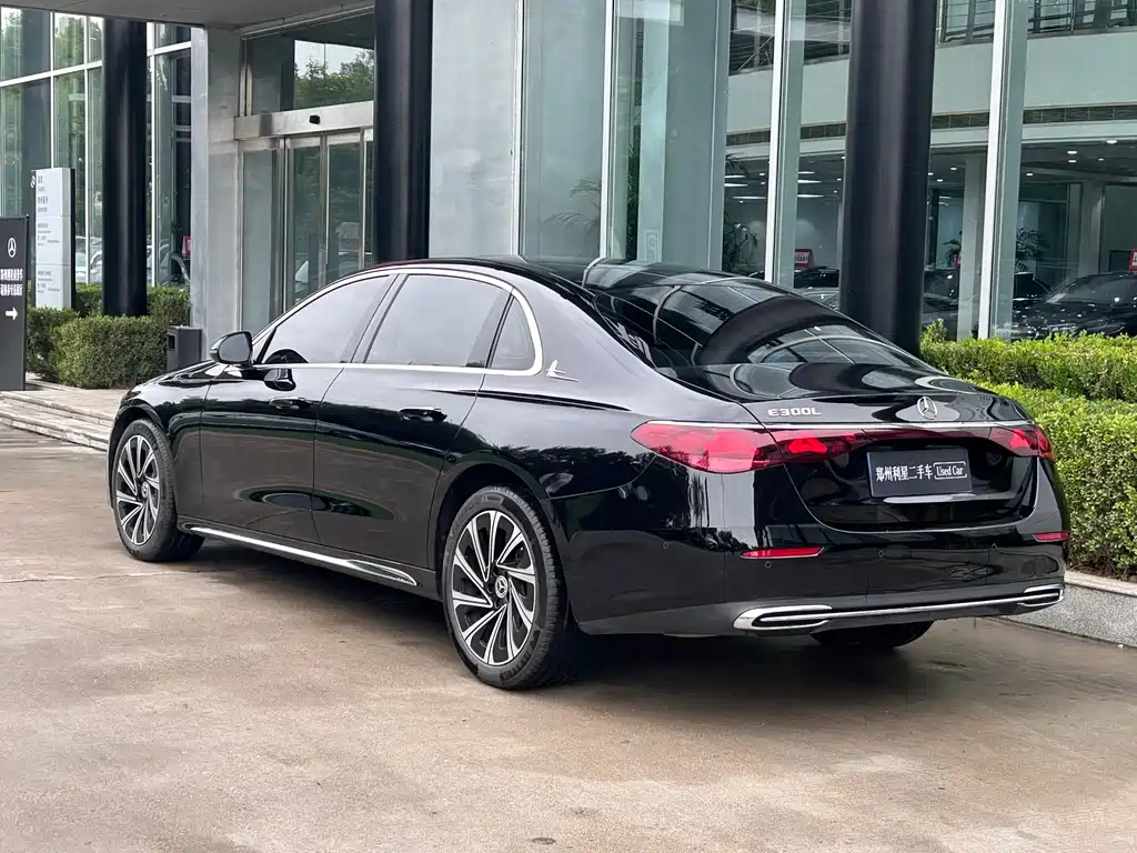 Mercedes-Benz E-Class — миниатюра 5