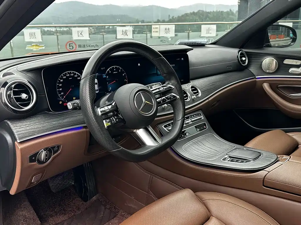 MERCEDES-BENZ E CLASS