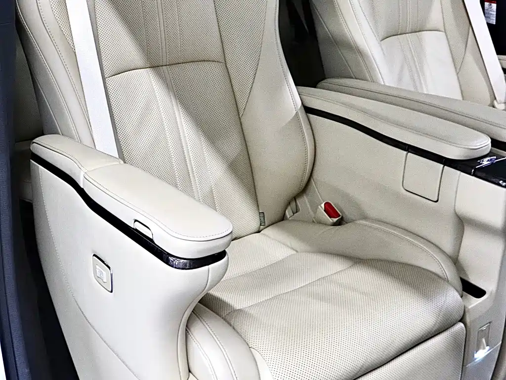 Toyota Vellfire — миниатюра 18