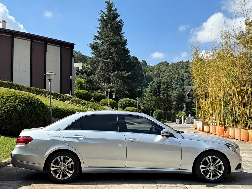 Mercedes-Benz E-Class — миниатюра 5