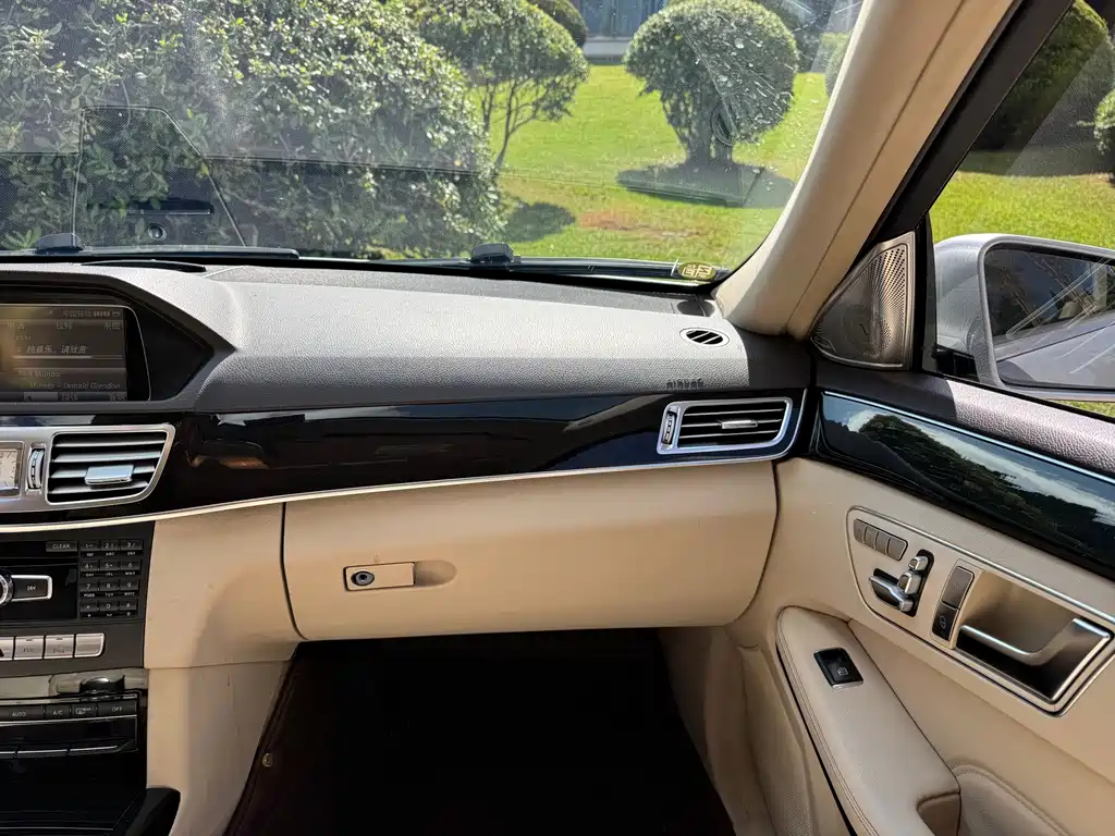 Mercedes-Benz E-Class — миниатюра 22