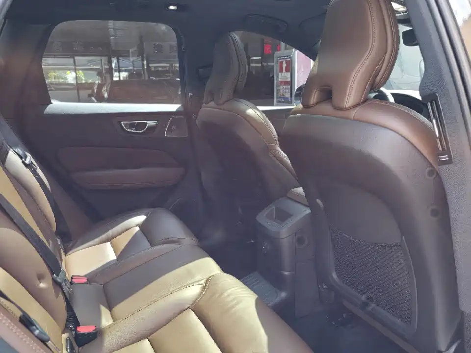 Volvo XC60 PHEV — миниатюра 11