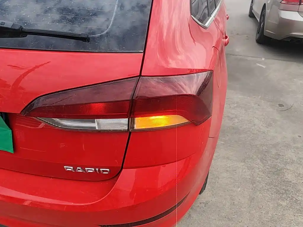 Skoda Rapid Spaceback — миниатюра 8