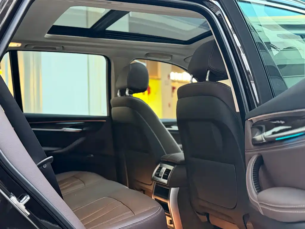 BMW X5 (Import) — миниатюра 6