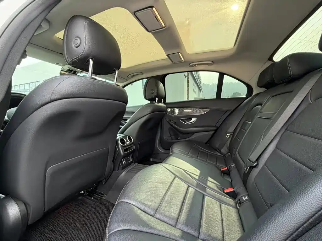 Mercedes-Benz C-Class — миниатюра 6