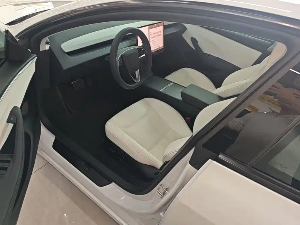 Tesla Model 3 — миниатюра 16
