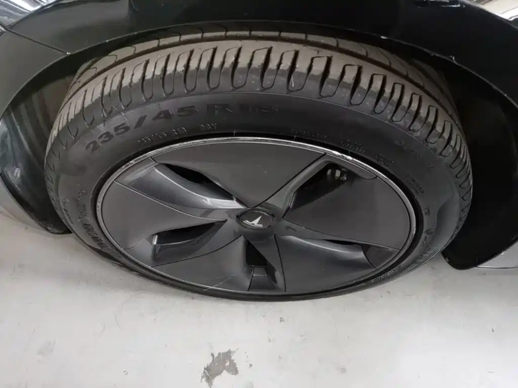 Tesla Model 3 — миниатюра 23