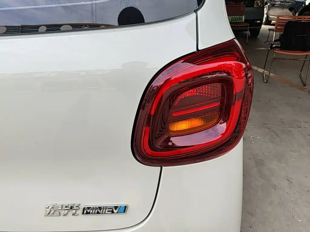 Wuling MINIEV — миниатюра 8