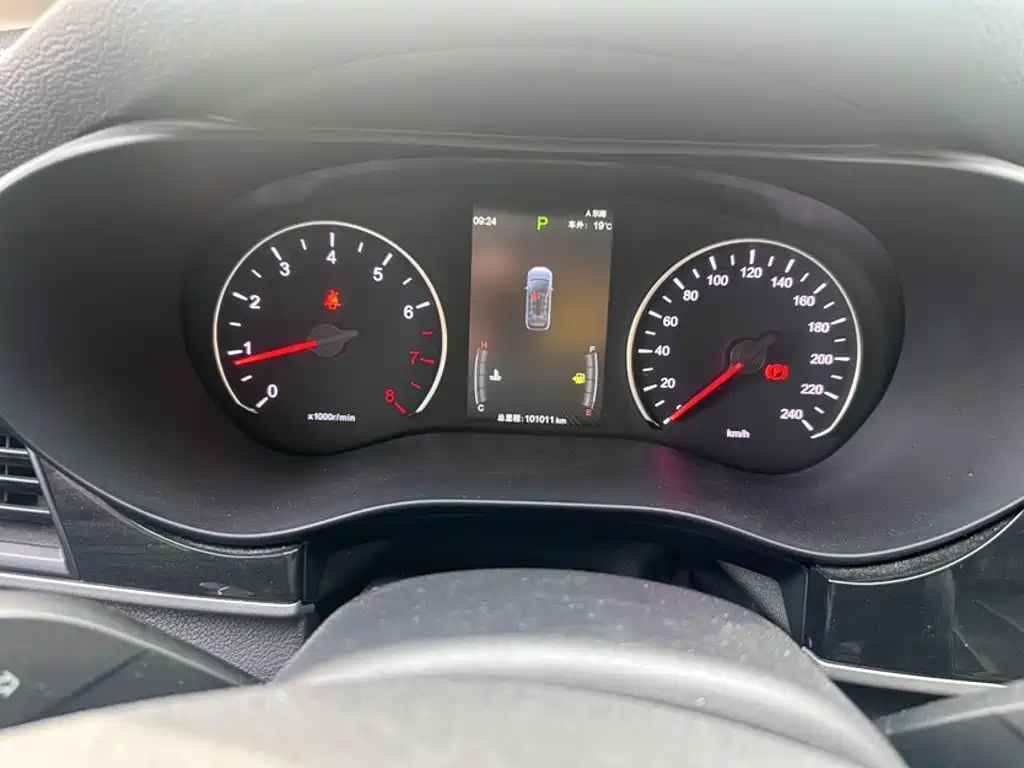 BYD MAX — миниатюра 5