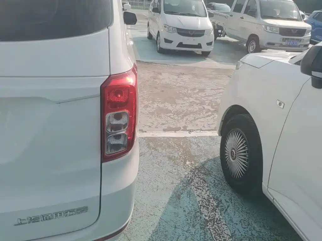 Wuling Hongguang — миниатюра 8