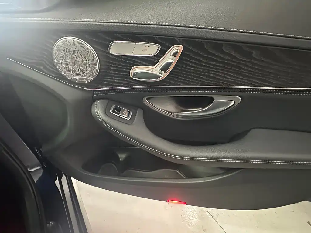 Mercedes-Benz C-Class — миниатюра 6