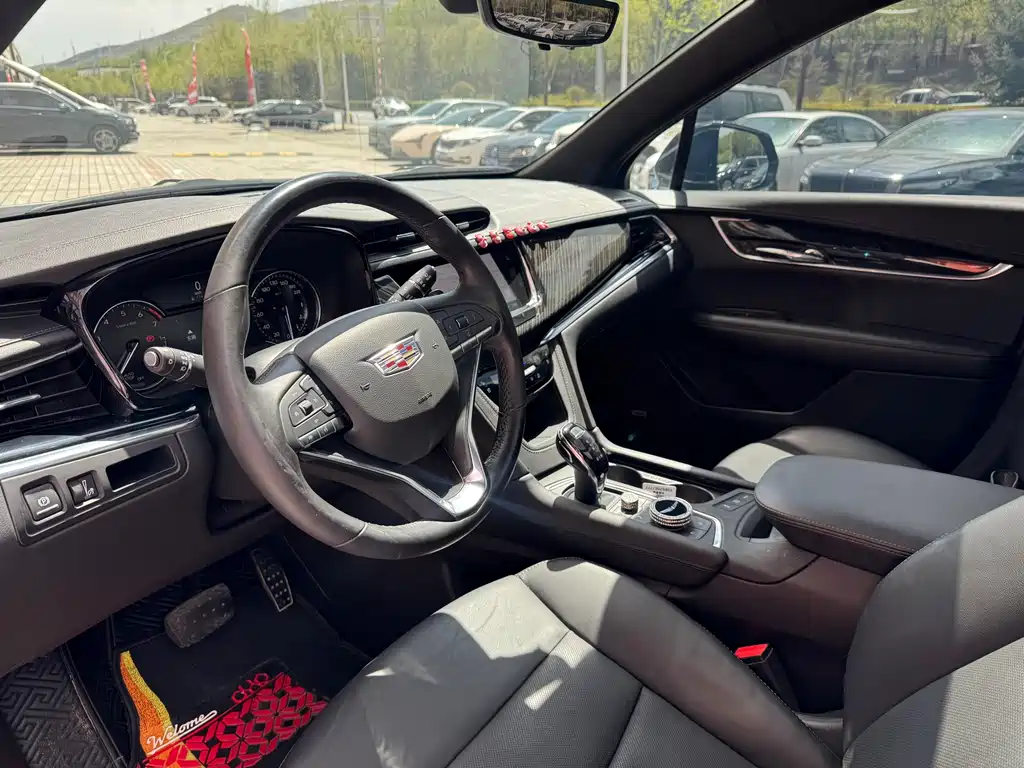 Cadillac XT6 2022 2.0T мест Luxury