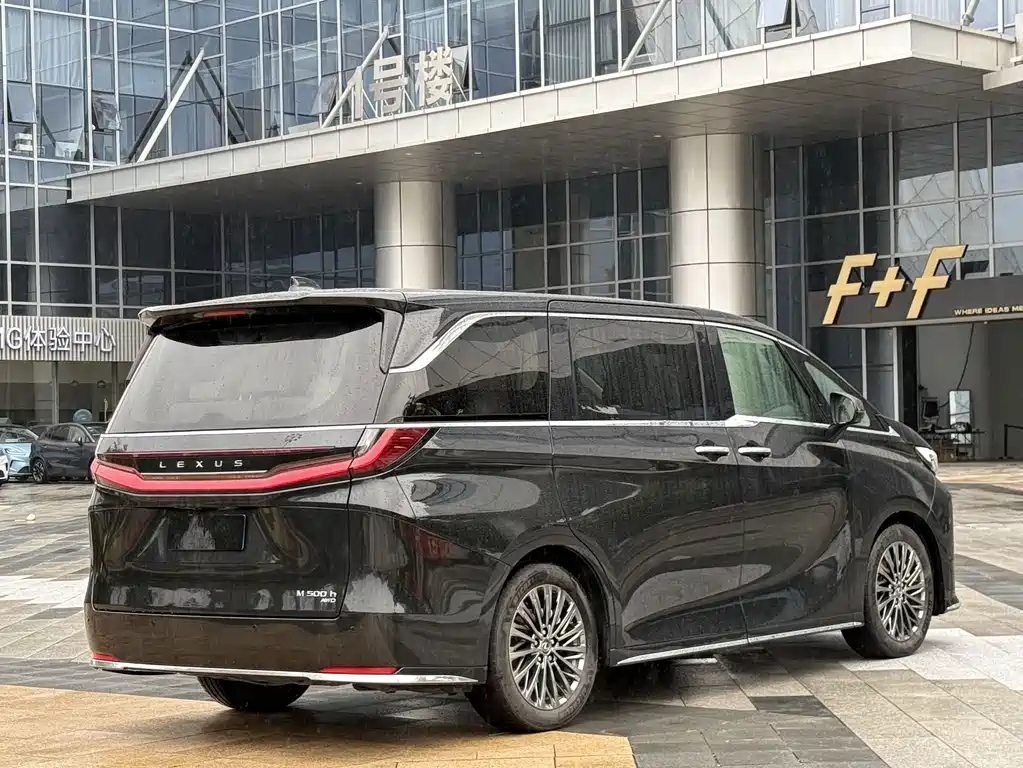 Lexus LM — миниатюра 13