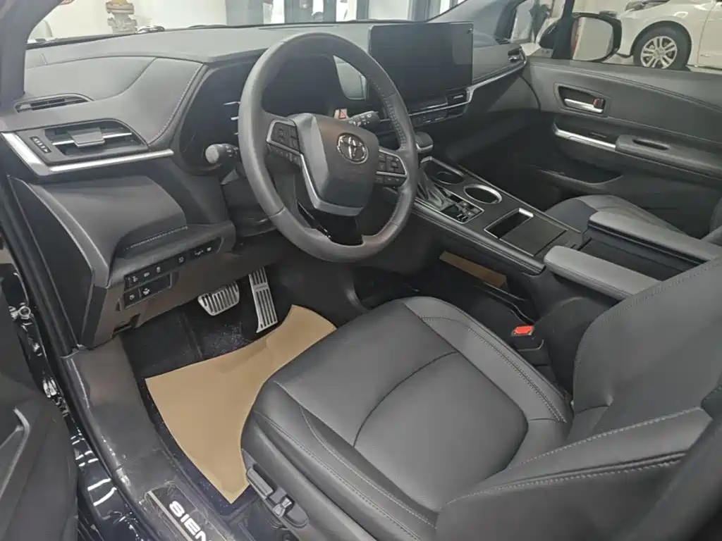 Toyota Sienna — миниатюра 15