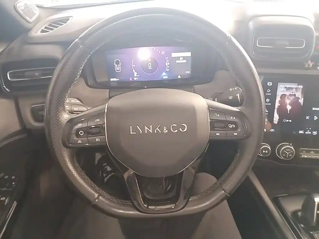 Lynk & Co 02 — миниатюра 11