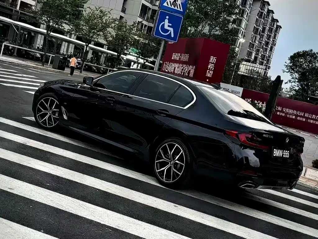 BMW 5 Series — миниатюра 15