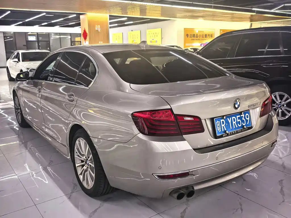 BMW 5 Series — миниатюра 7