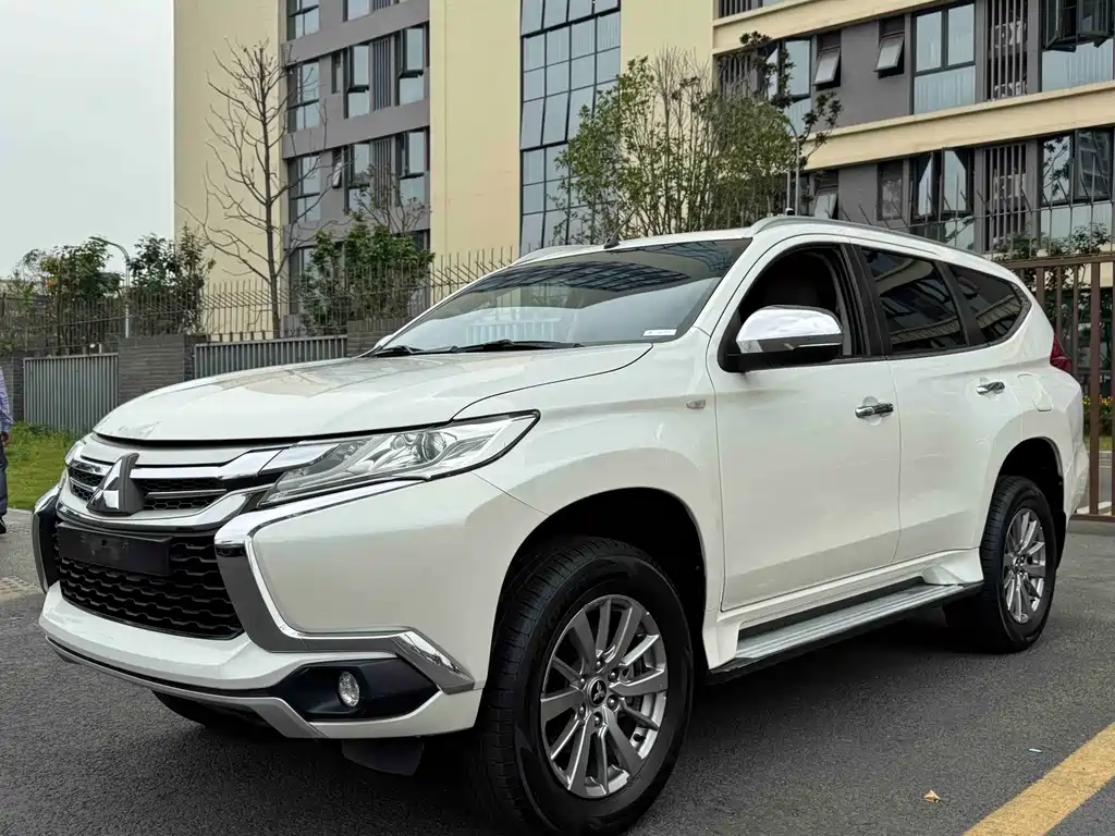 Mitsubishi Pajero Sport (Import)
