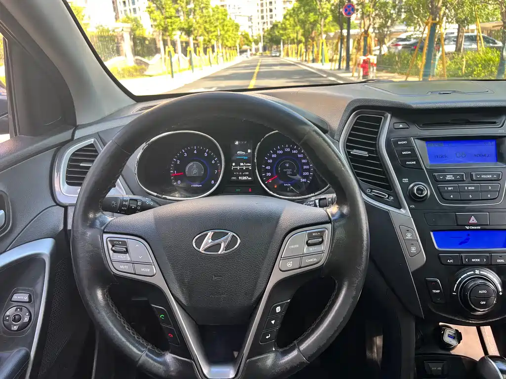 Hyundai Santa Fe 2015 2.4L AT 5 мест