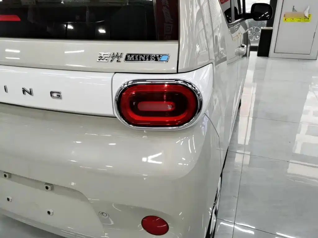 Wuling MINIEV — миниатюра 8