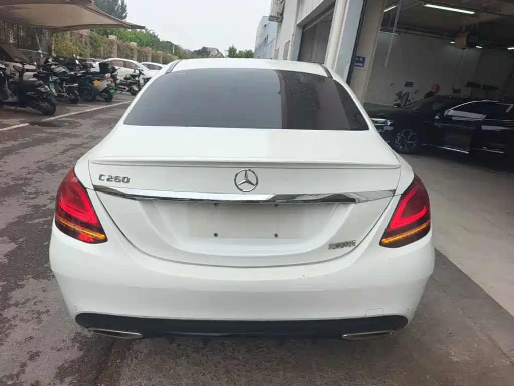 Mercedes-Benz C-Class — миниатюра 6
