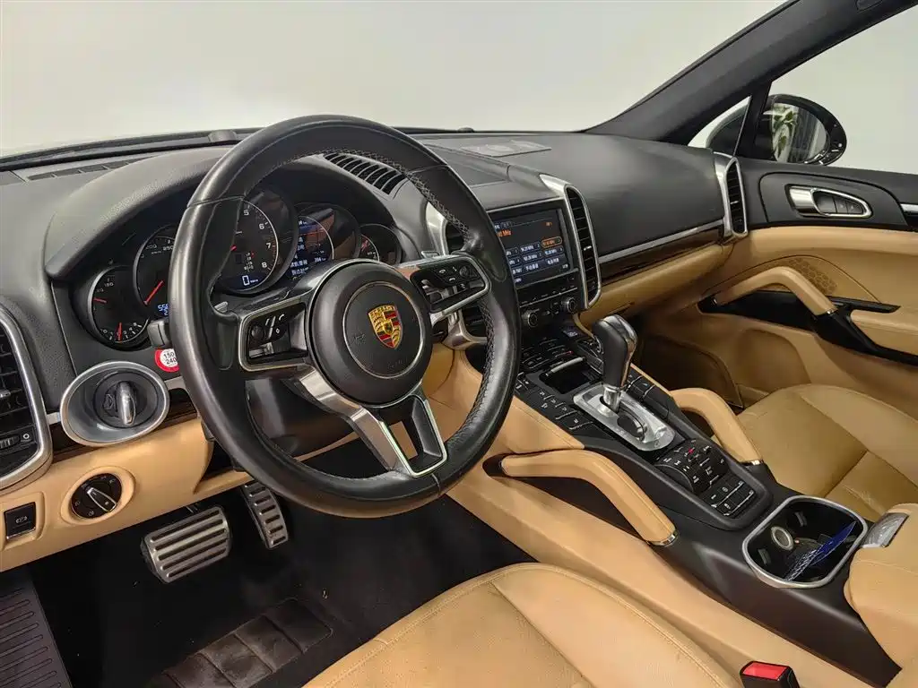 Porsche Cayenne — миниатюра 8