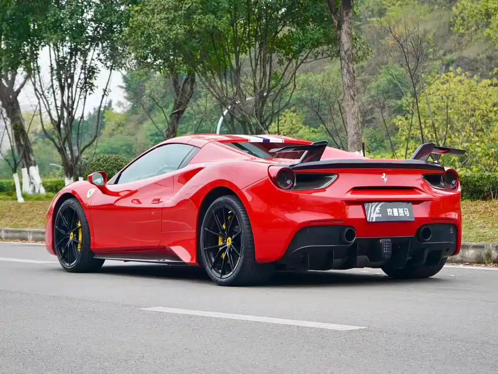 FERRARI 488