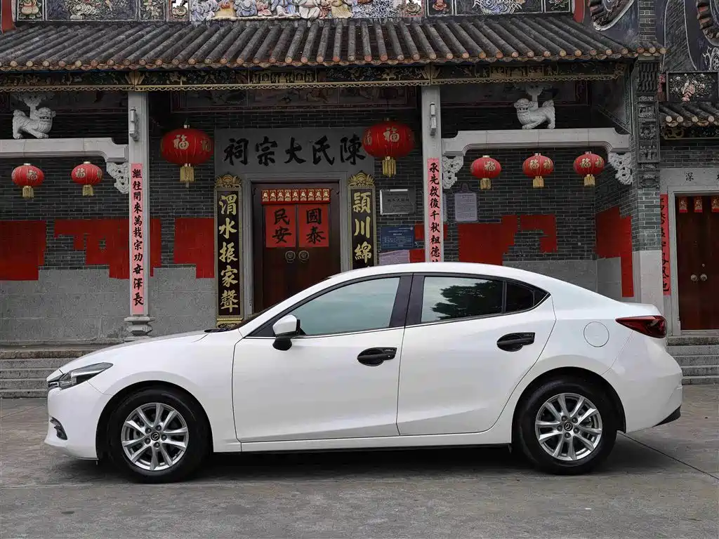 Mazda Mazda3 3 2017 1.5L AT Luxury V