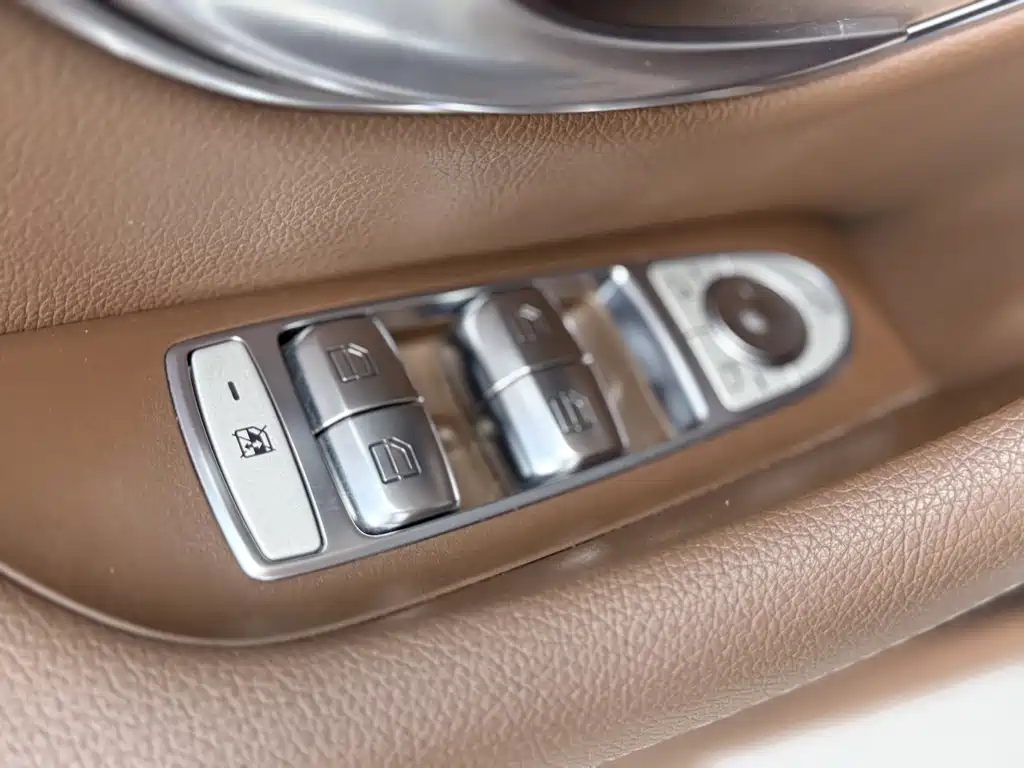 Mercedes-Benz E-Class — миниатюра 22