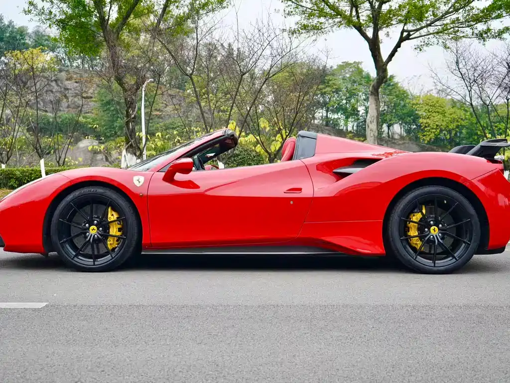 FERRARI 488