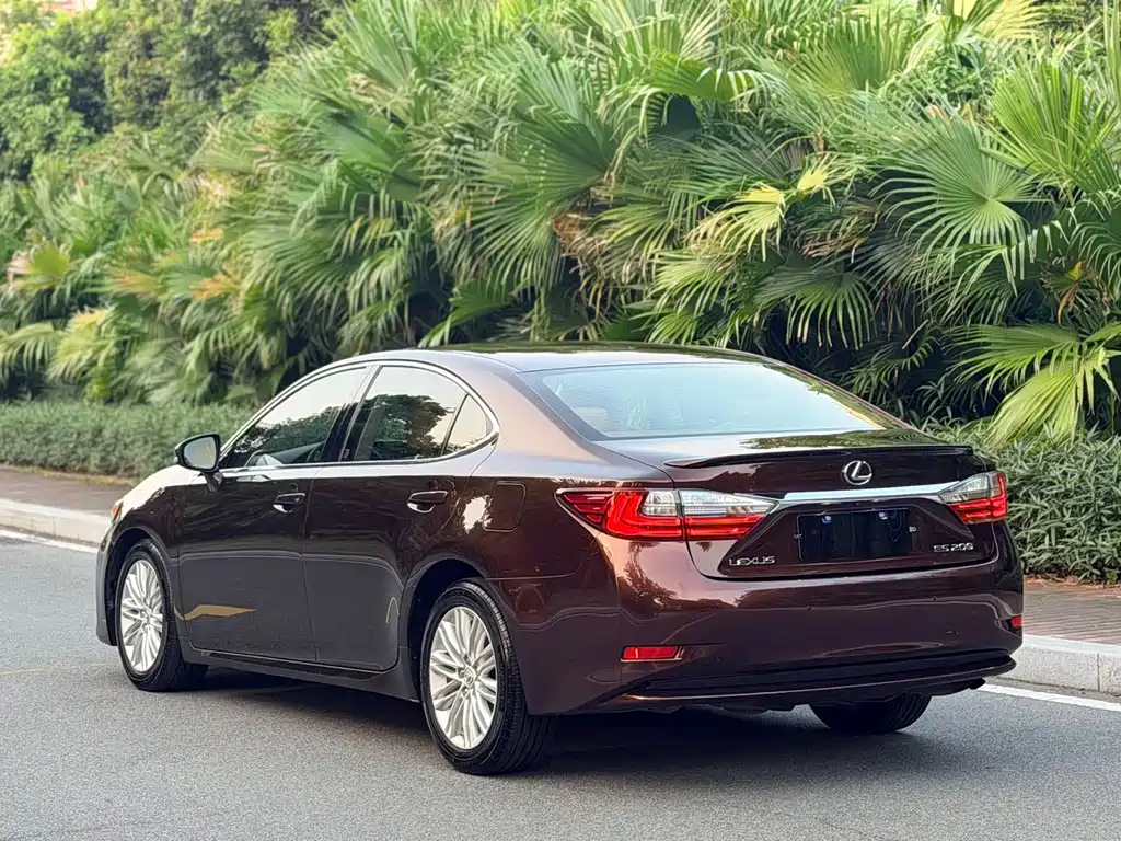 Lexus ES — миниатюра 14