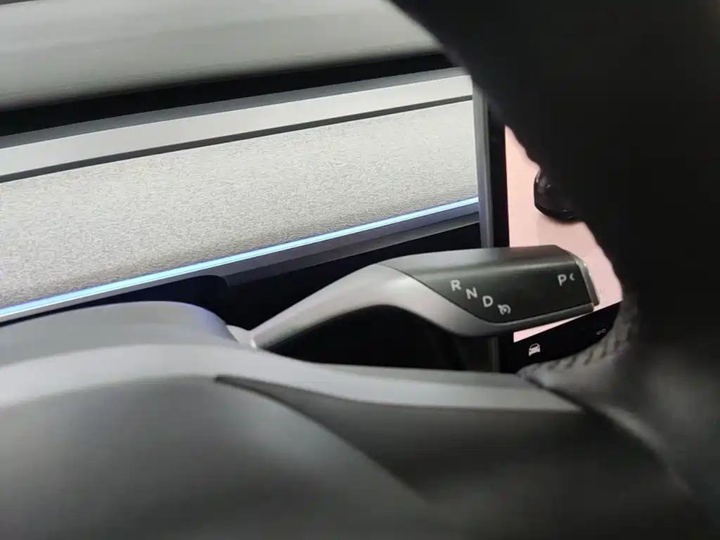 Tesla Model Y — миниатюра 14