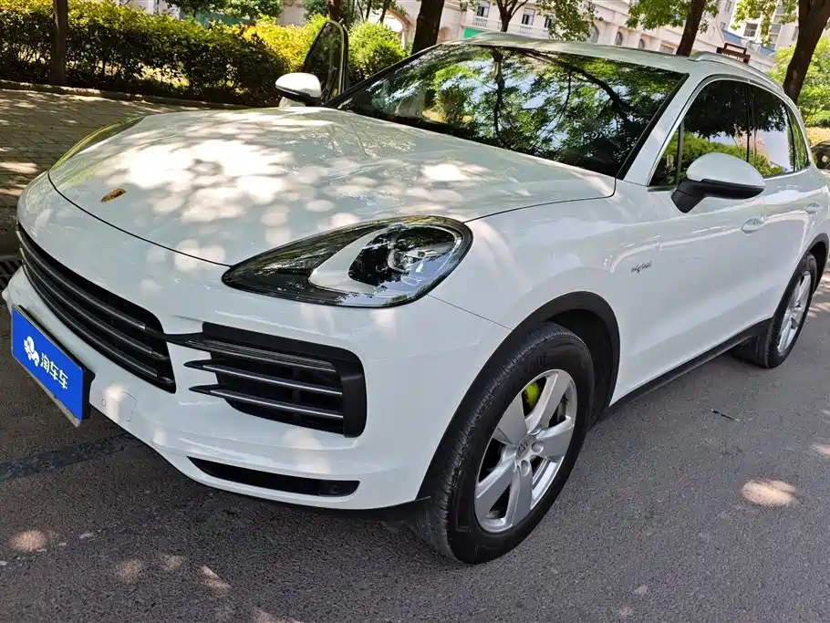 Porsche Cayenne Hybrid 2021