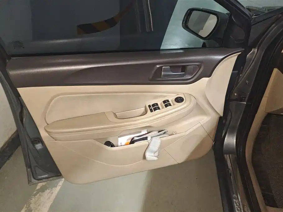 Ford Focus 2011 1.8L MT Comfort
