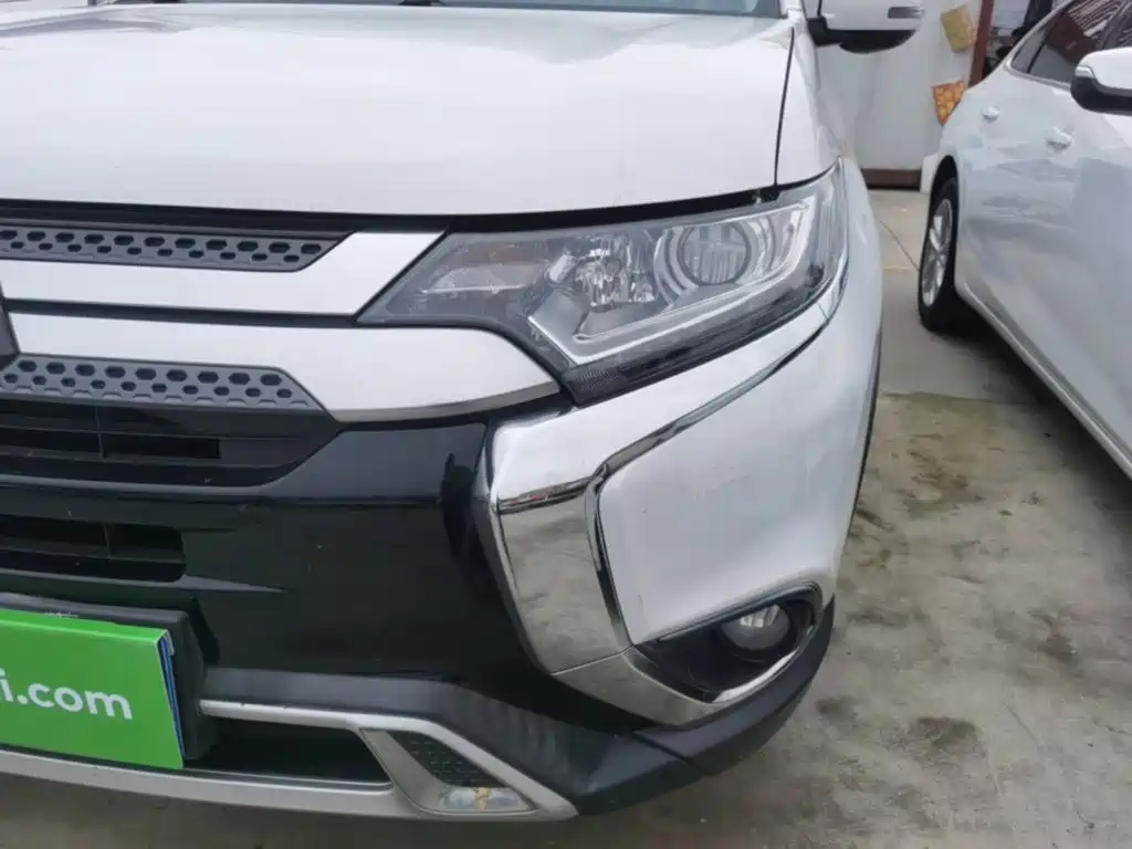 Mitsubishi Outlander — миниатюра 24