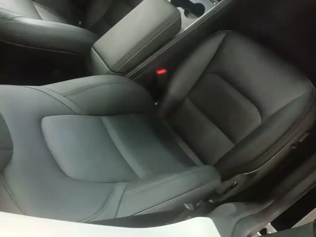 Tesla Model Y — миниатюра 25