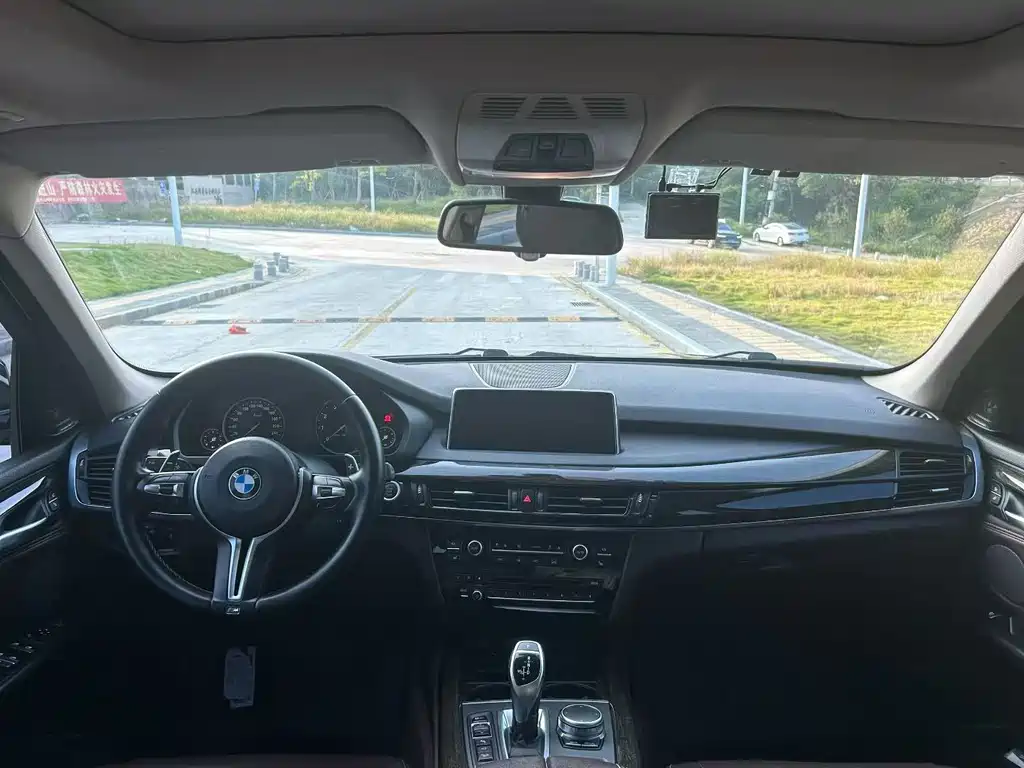 BMW X5 (Import) — миниатюра 6