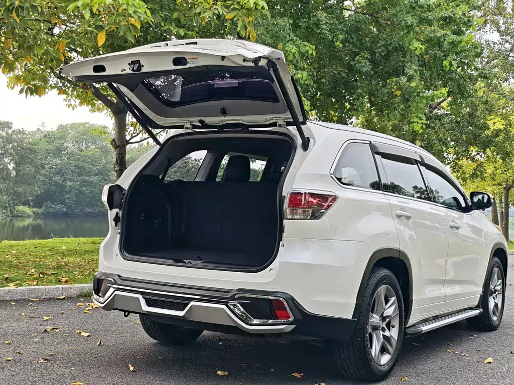 Toyota Highlander — миниатюра 10