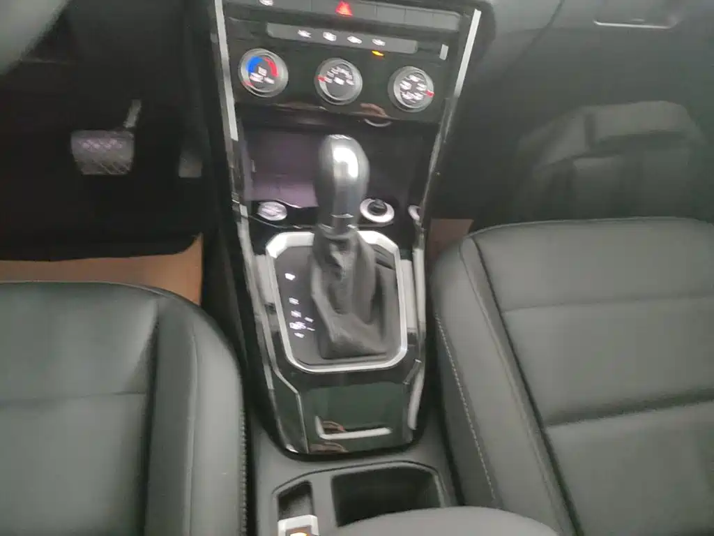 Volkswagen T-Roc — миниатюра 14
