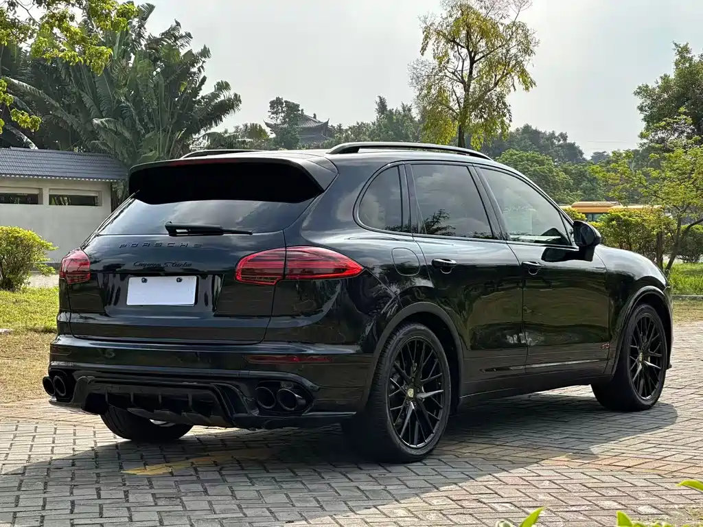 Porsche Cayenne — миниатюра 6
