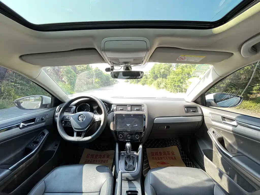 Volkswagen Sagitar - фото 12
