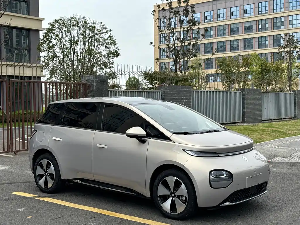 Baojun Yunduo — миниатюра 3