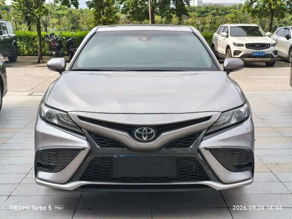 Toyota Camry — миниатюра 2