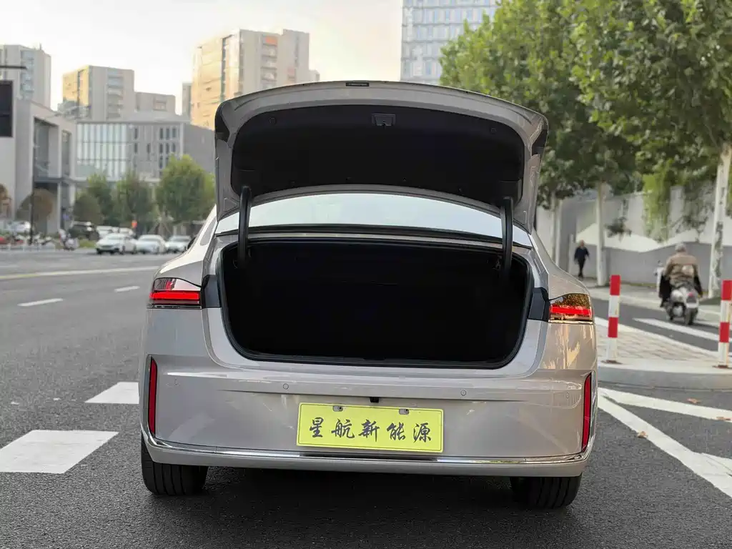 Roewe M7 DMH — миниатюра 9