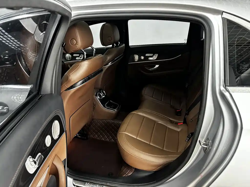 Mercedes-Benz E-Class — миниатюра 21