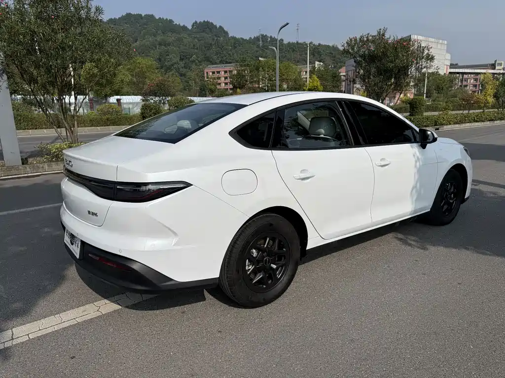 BYD Seal 05 DM-i — миниатюра 10