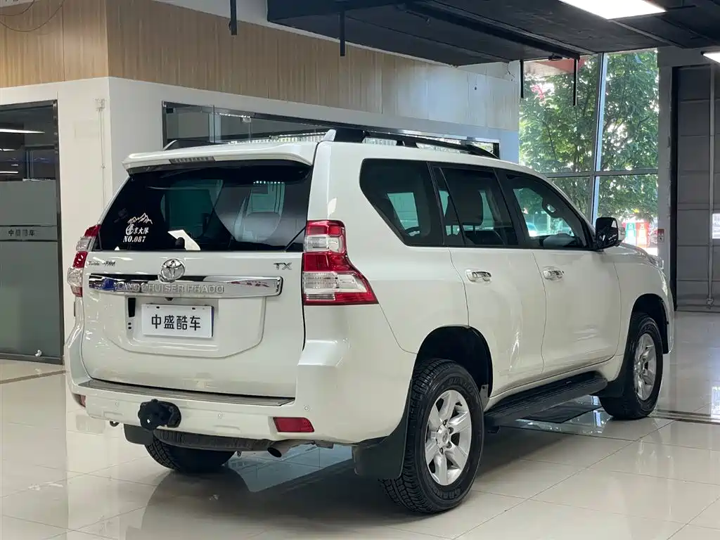 Toyota Land Cruiser Prado 2016 2.7L AT Standard