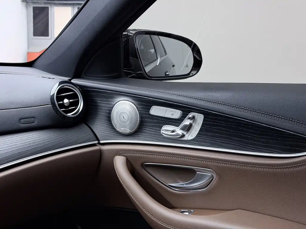 Mercedes-Benz E-Class — миниатюра 24