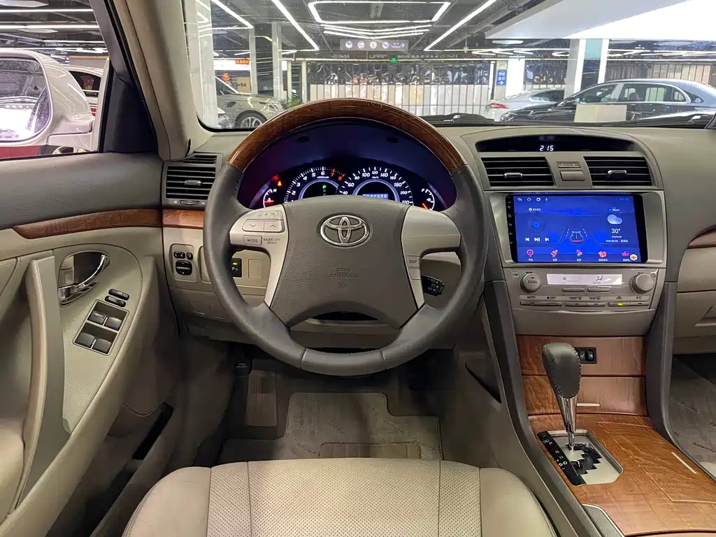 Toyota Camry — миниатюра 12
