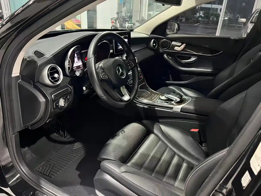 Mercedes-Benz C-Class — миниатюра 6